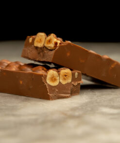 Alternative view of Nocciolato gianduia al latte con nocciole